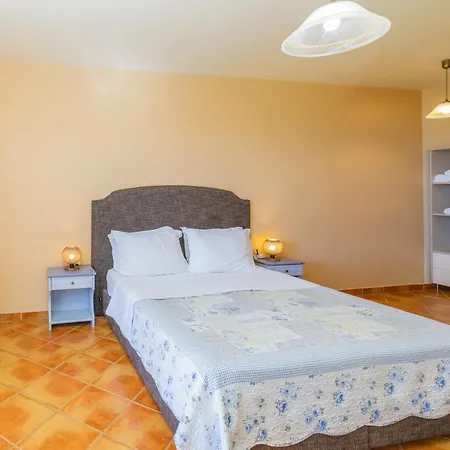 Apartment Delfinia *